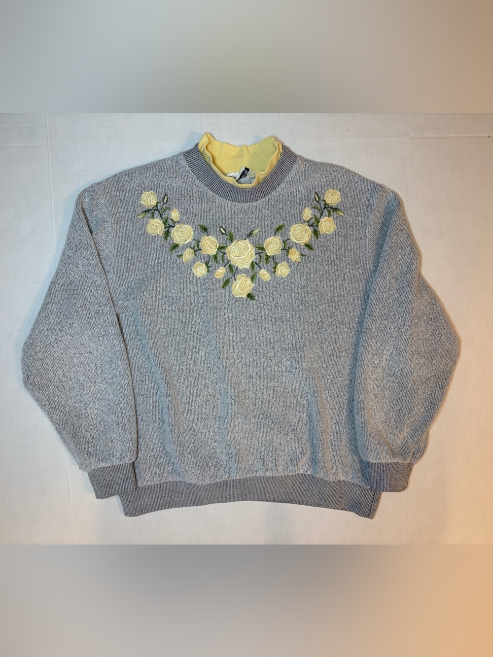 Bon Worth VTG Cottagecore Gray Sweatshirt Embroidery Yellow Roses Size PM